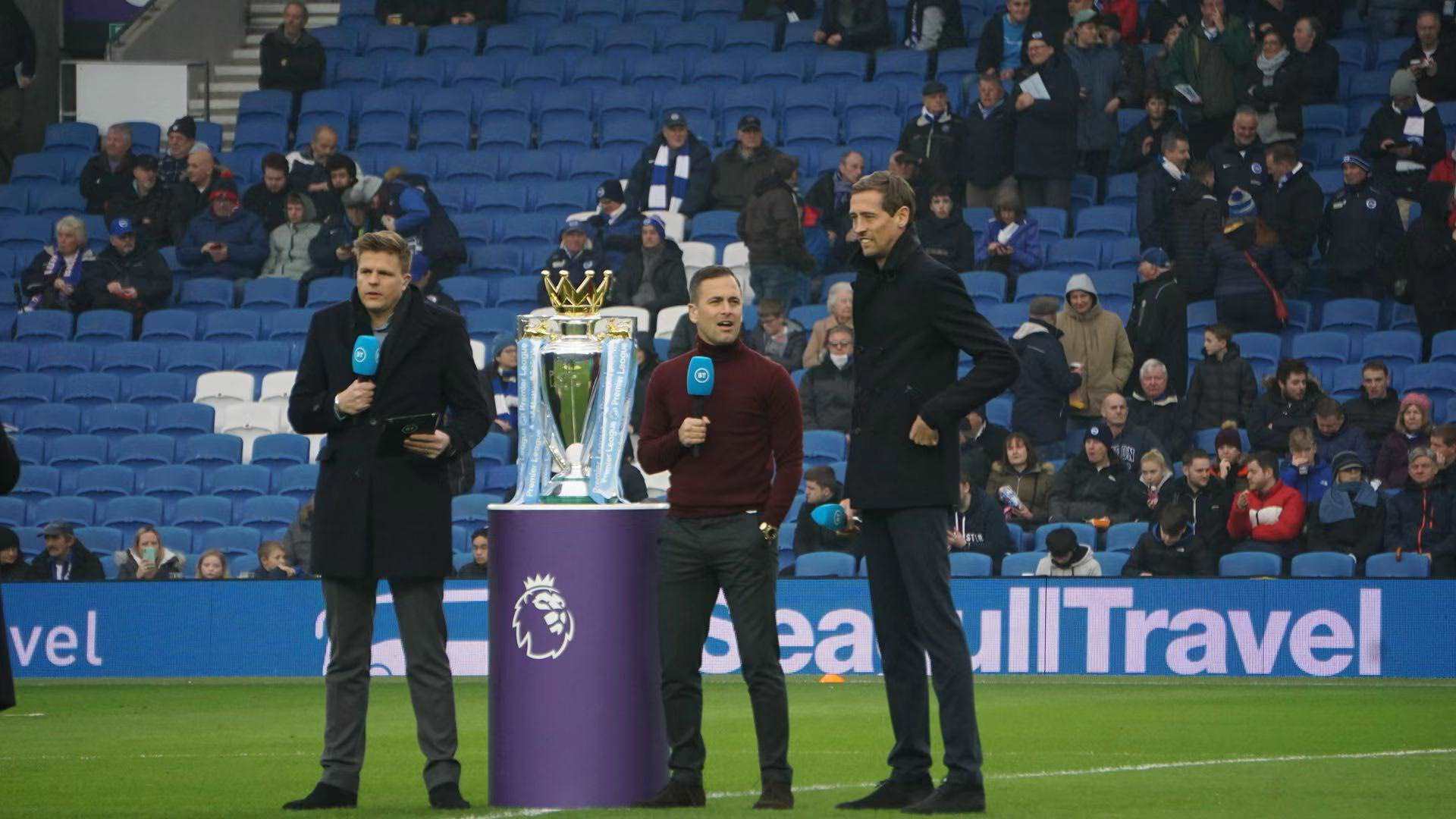 她在事件发 她在事件发